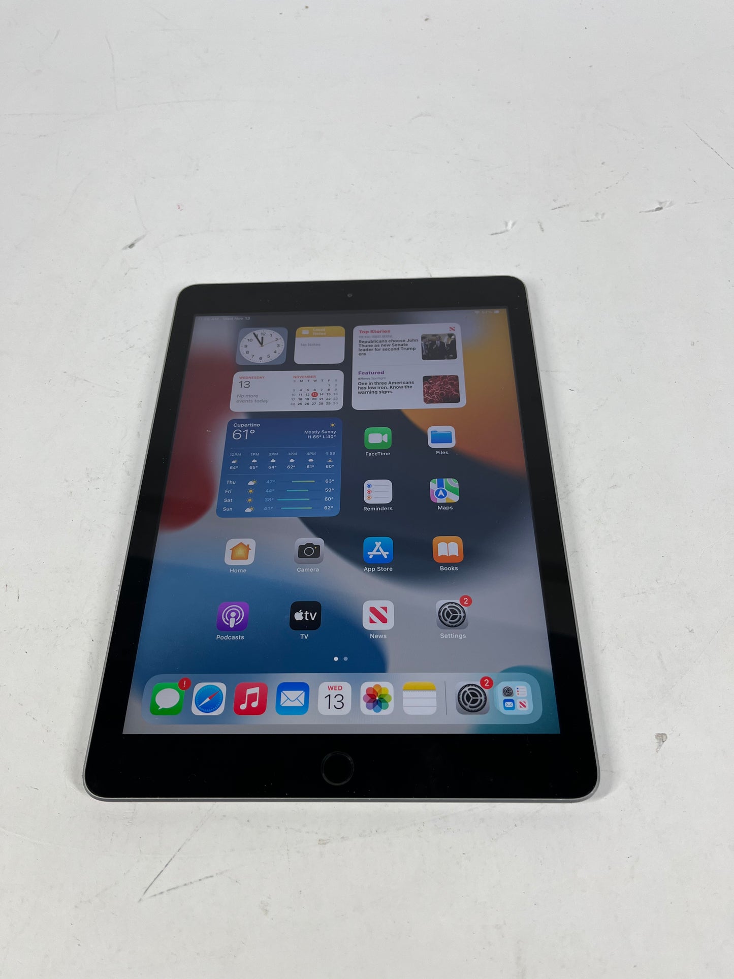 WiFi Only Apple iPad 5th Gen 32GB 15.1 Black MP2F2LL/A