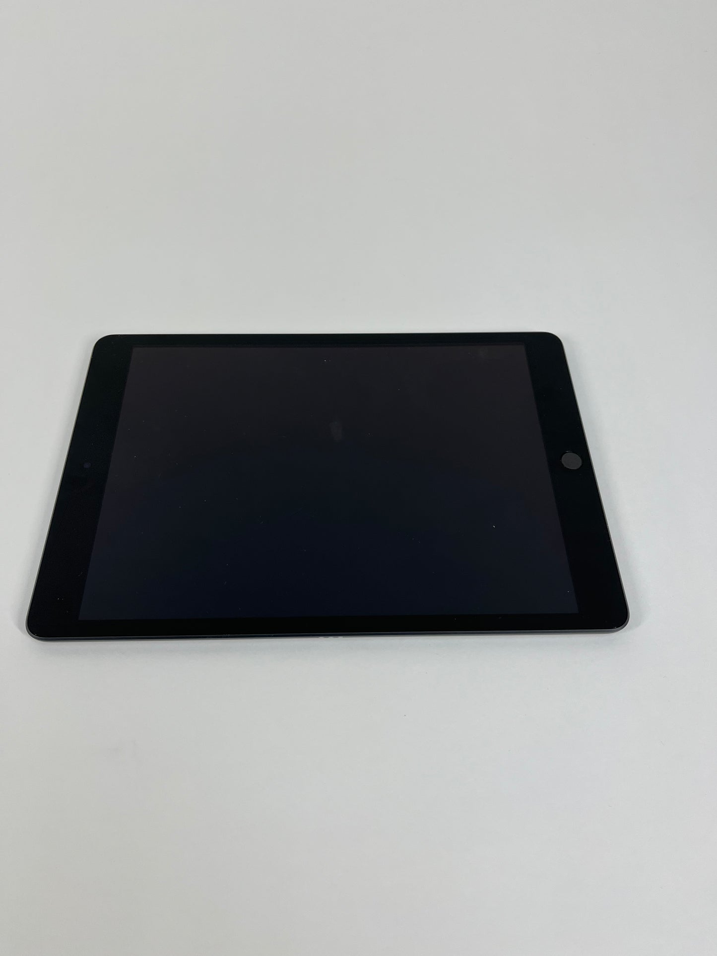 WiFi Only Apple iPad 9th Gen 64GB 17.6.1 Black MK2K3LL/A