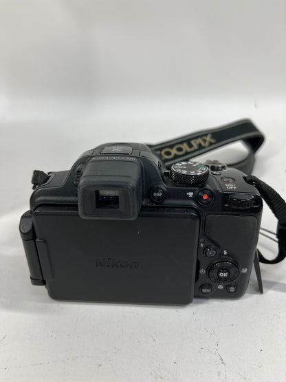 Nikon COOLPIX P520 18.1MP Digital Camera 14,000 Shutter Count with Extras